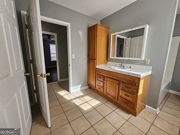 4th image of 3446 Lee St
