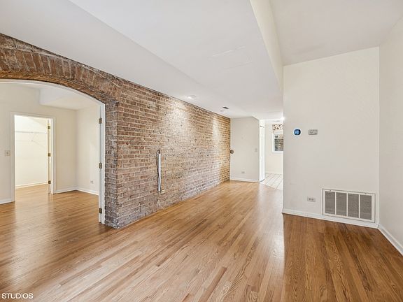 4th image of 32 6th Ave APT Gh
