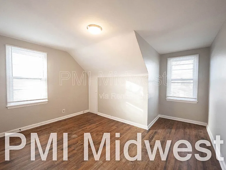1319 N Alton Ave — Photo 8