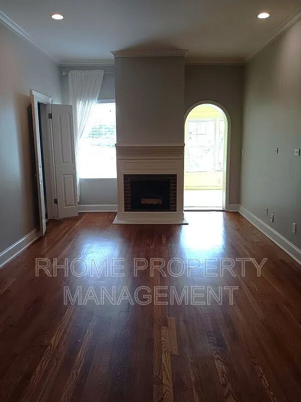 1 bed, 1.0 bath, 995 sqft, $2,200 — Photo 2