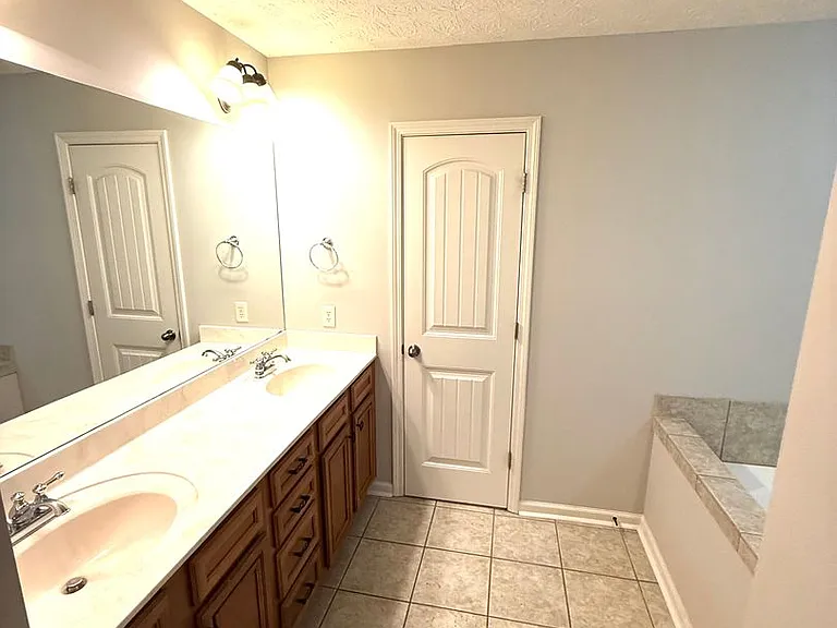 8708 Lindsey Ln — Photo 11