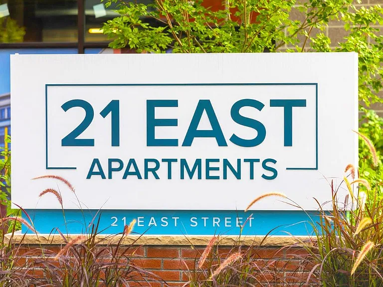 21 East — Photo 22