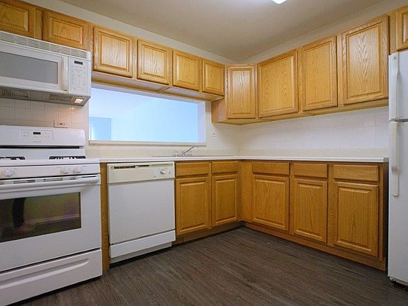 4th image of 1095 N Sterling Ave #1ST