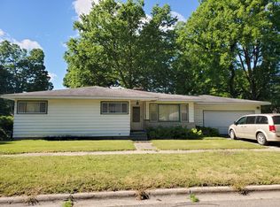 700 Pealer St, Three Rivers, MI 49093