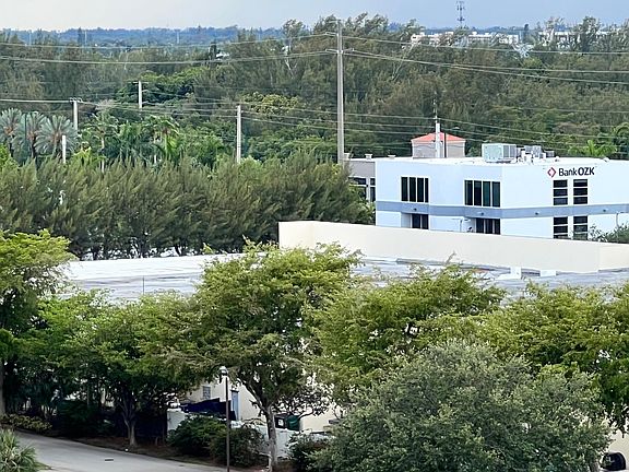 4th image of 18011 Biscayne Blvd