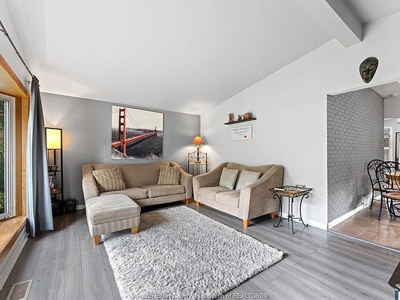 3rd image of 1714 Sun Valley Dr