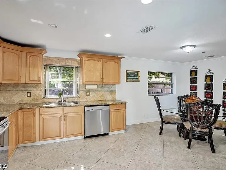 9261 SW 16th Rd W — Photo 11