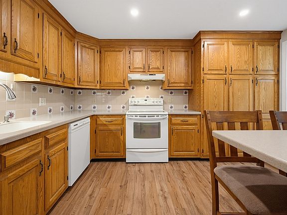 3rd image of 81 Rocky Meadow St