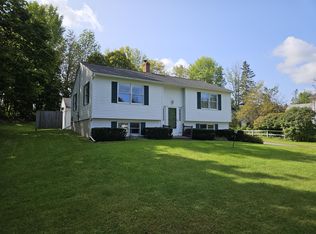 17 Cottage St, Hampden, ME 04444