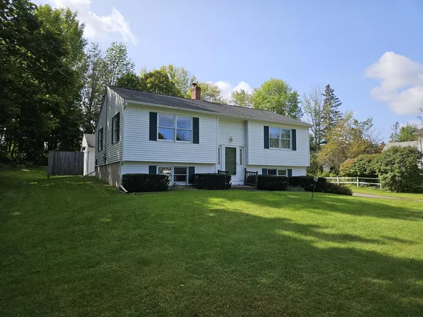 17 Cottage Street, Hampden, ME 04444