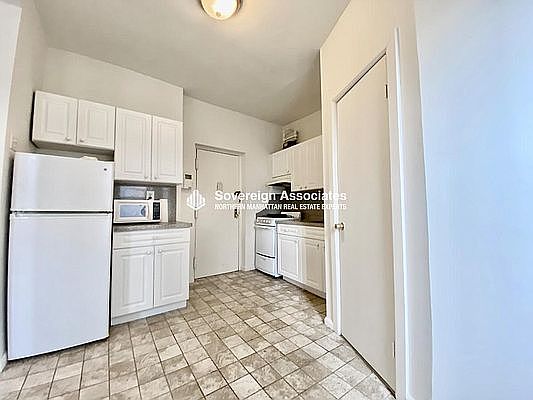 5th image of 401 E 68th St #44C