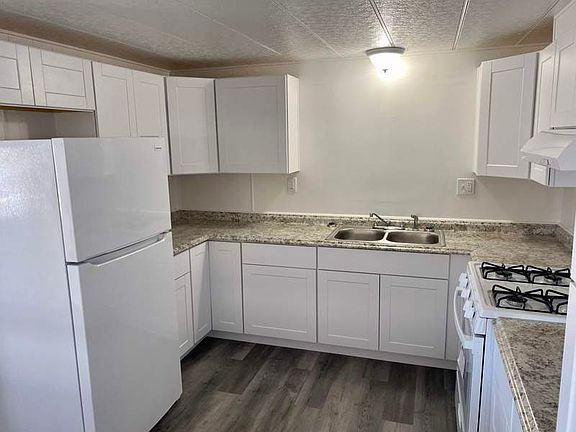 4th image of 4065 E University Dr #326