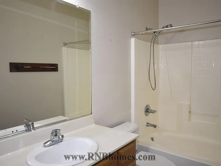 133 Marinette Ct — Photo 11