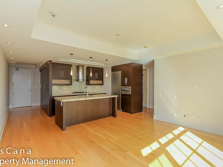 327 Breezehill Ave S #702 — Photo 6