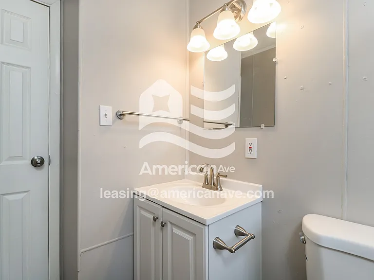 1148877_008_wm_-_main_bathroom_13497409.jpg
