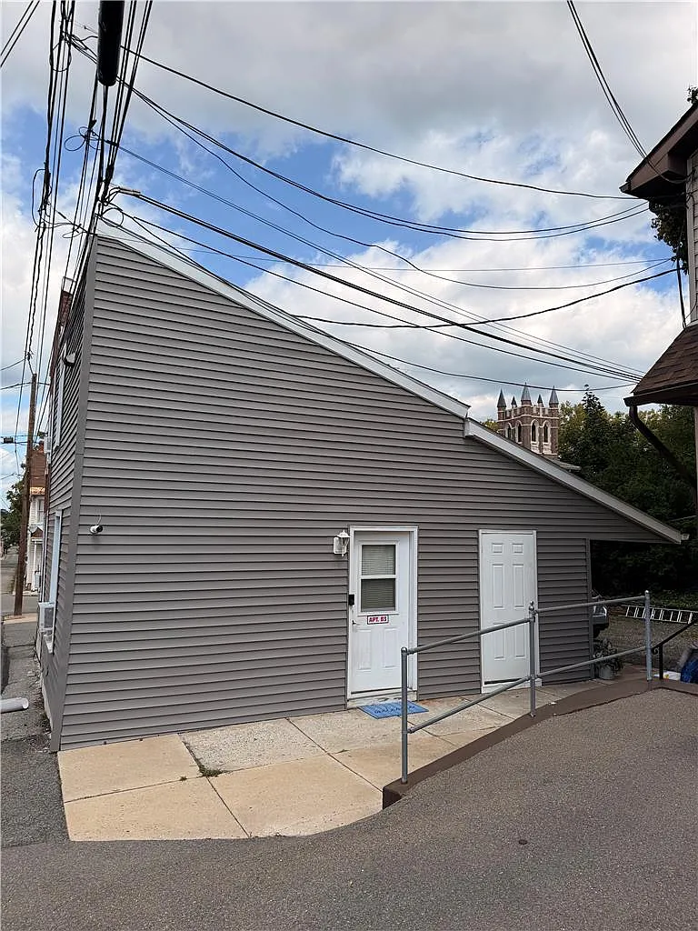 1 bed, 1.0 bath, 876 sqft, $1,395 — Photo 1