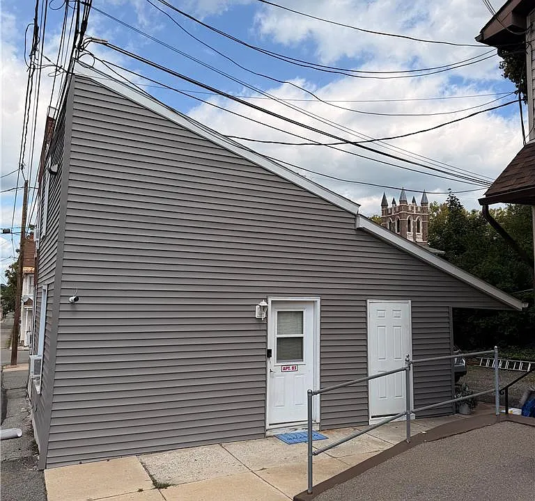 60 E North St #B2