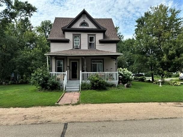 1st image of 412 S 4th St
