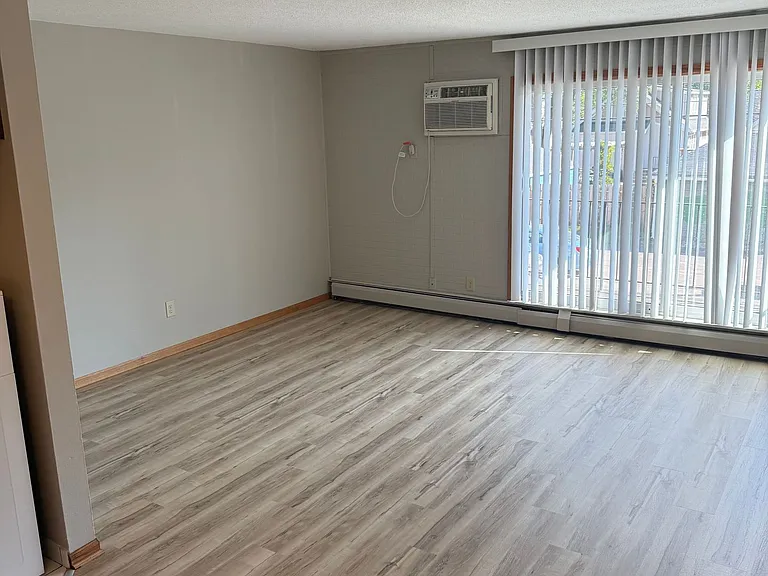 Cedar Avenue Apartments — Photo 14