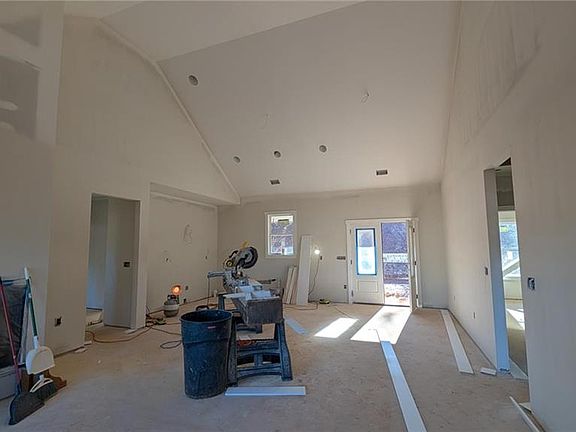 5th image of 228 Lexie Ct