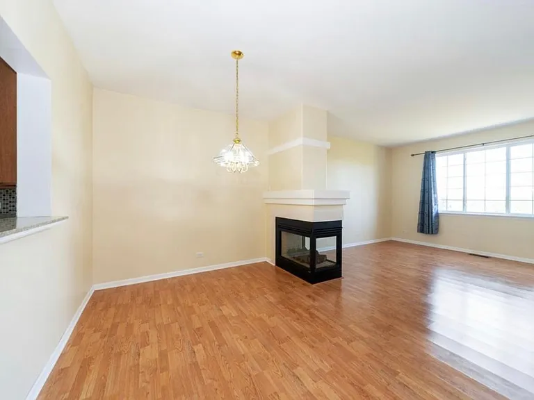 2204 W Concord Ln — Photo 10