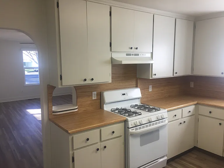 634 Eucalyptus Ave — Photo 2
