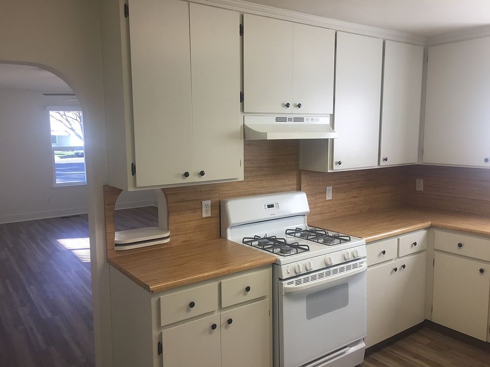 2nd image of 634 Eucalyptus Ave