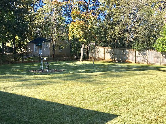2nd image of 4027 Hickory Dr