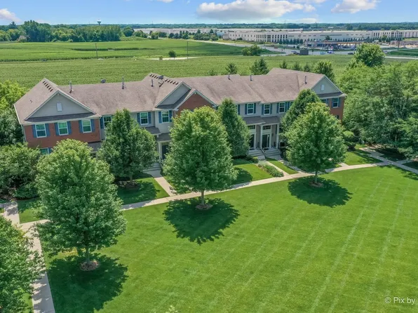 463 Town Center Blvd, Gilberts, IL 60136