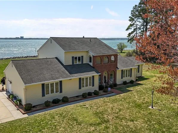 8560 Victory Hill Ln, Hayes, VA 23072