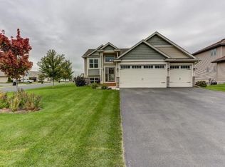 1707 Caspian Ln, Shakopee, MN 55379