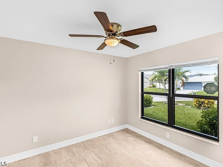 3509 SW Santa Barbara Pl — Photo 9