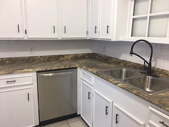 4th image of 2206 Live Oak Dr