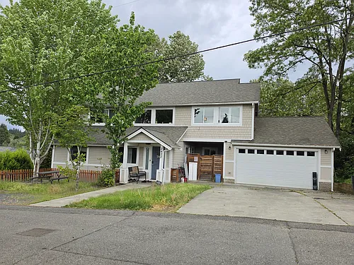 2422 Meadow Ave N #B Photo 1
