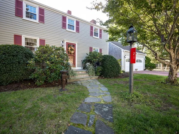 21 Thatcher St, Dartmouth, MA 02748