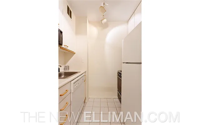 Rented by Douglas Elliman | media 44