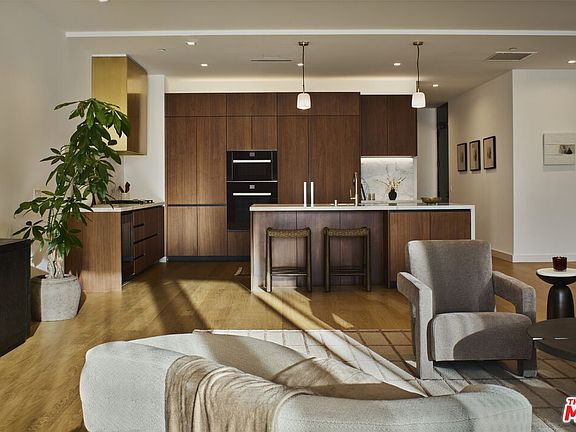 4th image of 702 N Doheny Dr #Ph4