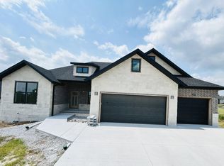 1375 W Doubletree Dr, Springfield, MO 65810