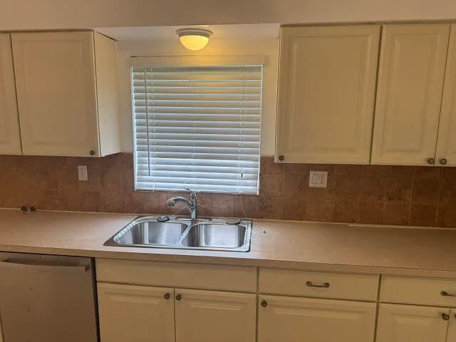 860 NW 65th Ave — Photo 12