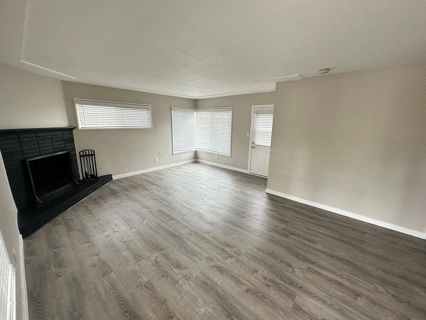 4BD/2BA; Quick Walk to Campus — Photo 4