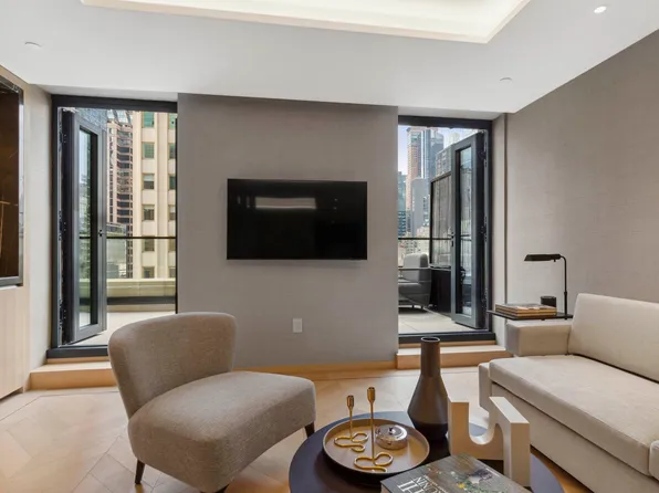 685 5th Avenue 15B image 2 of 14