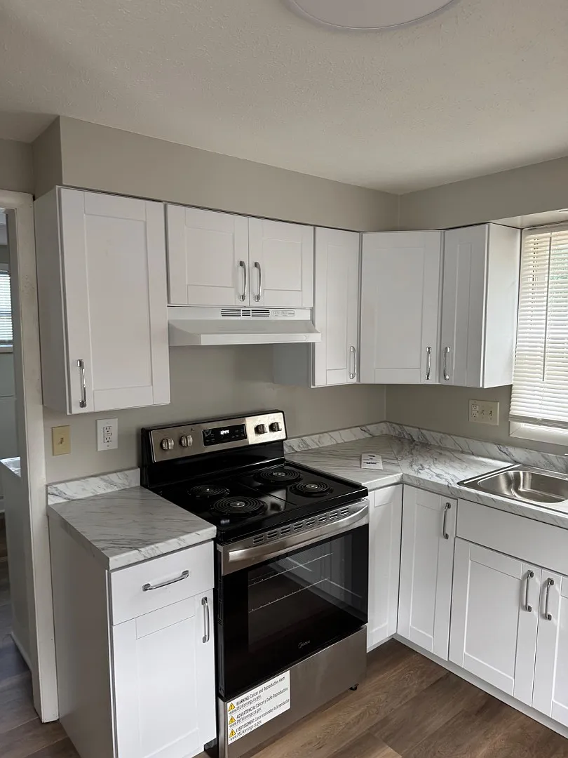 15 N Barker St — Photo 2