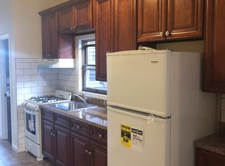 7152 69th St, Ridgewood, NY 11385