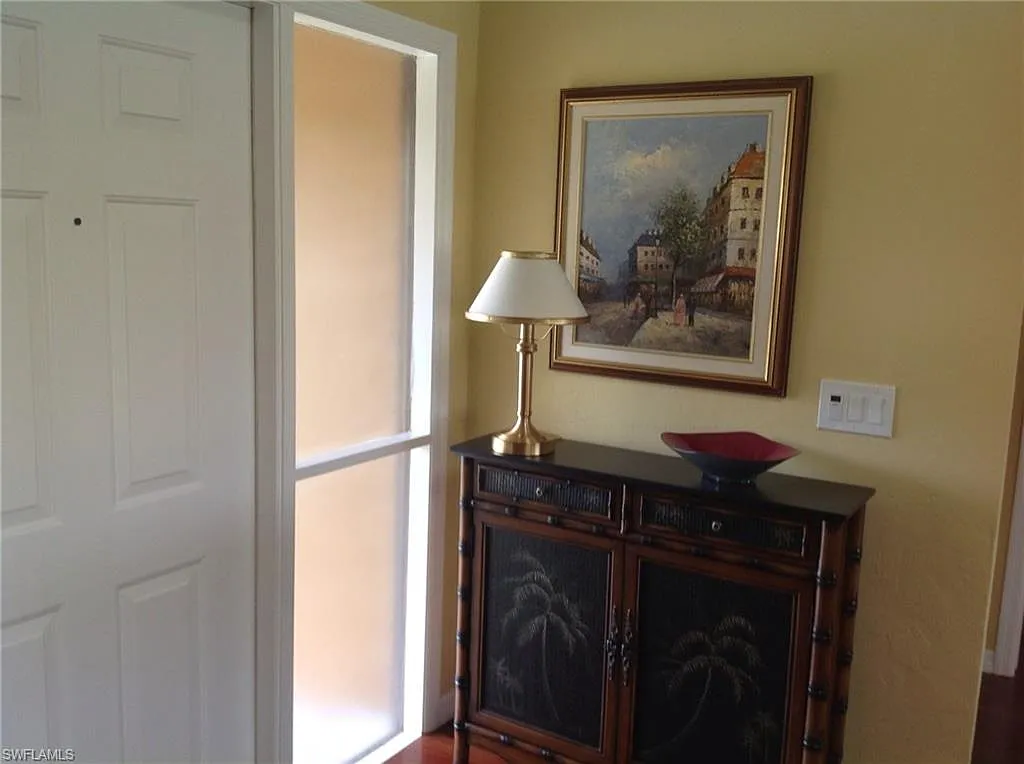 3 bed, 2.0 bath, 1800 sqft, $10,000 — Photo 2