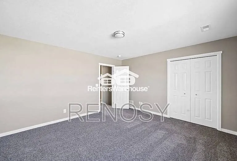 102 E Sycamore St — Photo 13