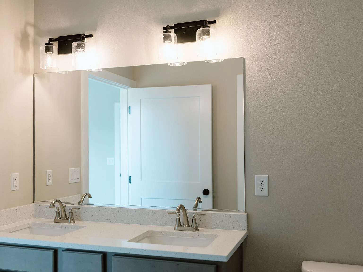 2 bed, 2.0 bath, 1385 sqft, $2,095 — Photo 4