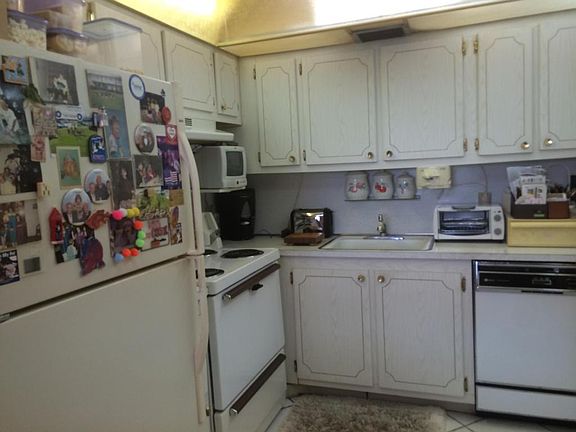 4th image of 59 Kent St #D