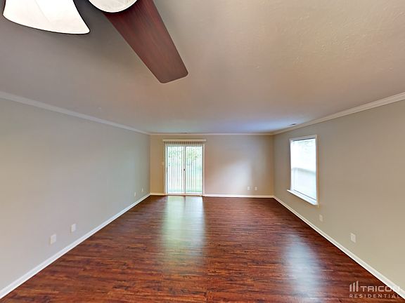 5th image of 2319 Rolling Oak Dr
