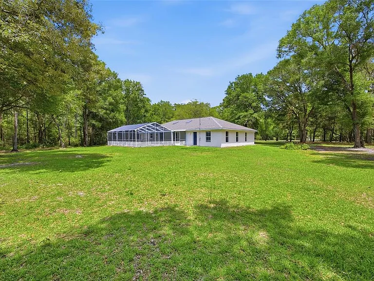 7050 NE State Road 121 — Photo 33