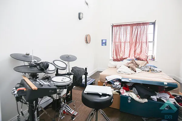 Rented by EXR | media 18